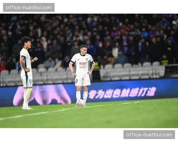 英博李昂被绍尔戏耍半场换下 新援中卫适应中超需时